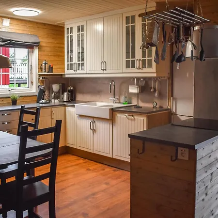 Сasa de vacaciones Stunning In With Kitchen *